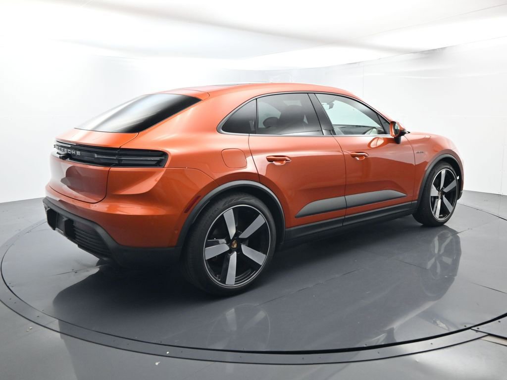 Certified 2025 Porsche Macan Electric image 15