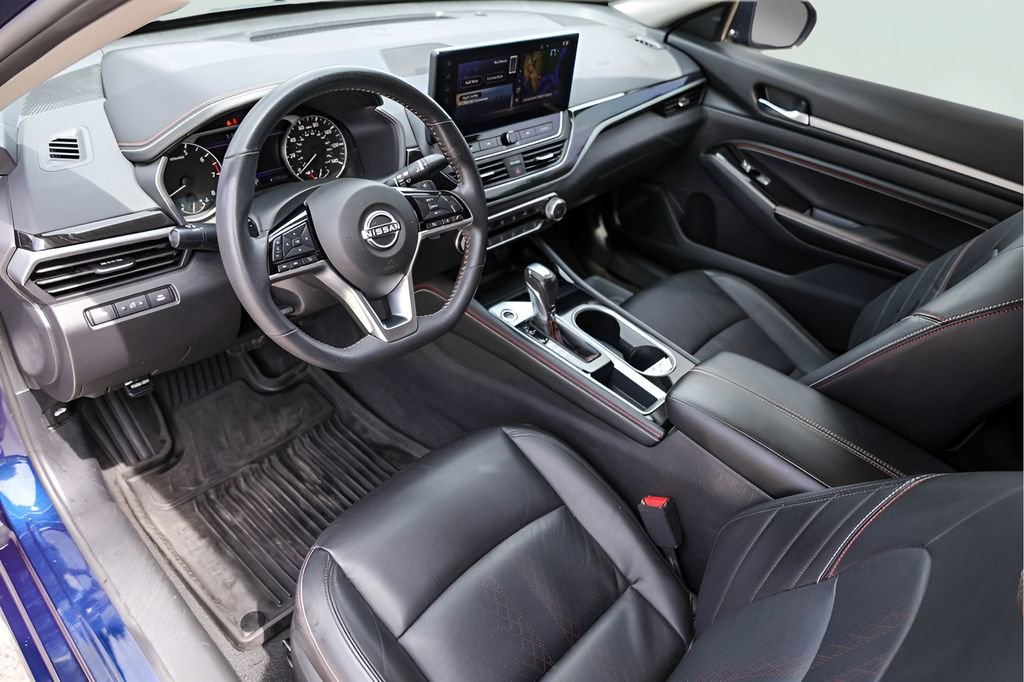 Used 2023 Nissan Altima 2.5 SR w/ SR Premium Package FWD image 13