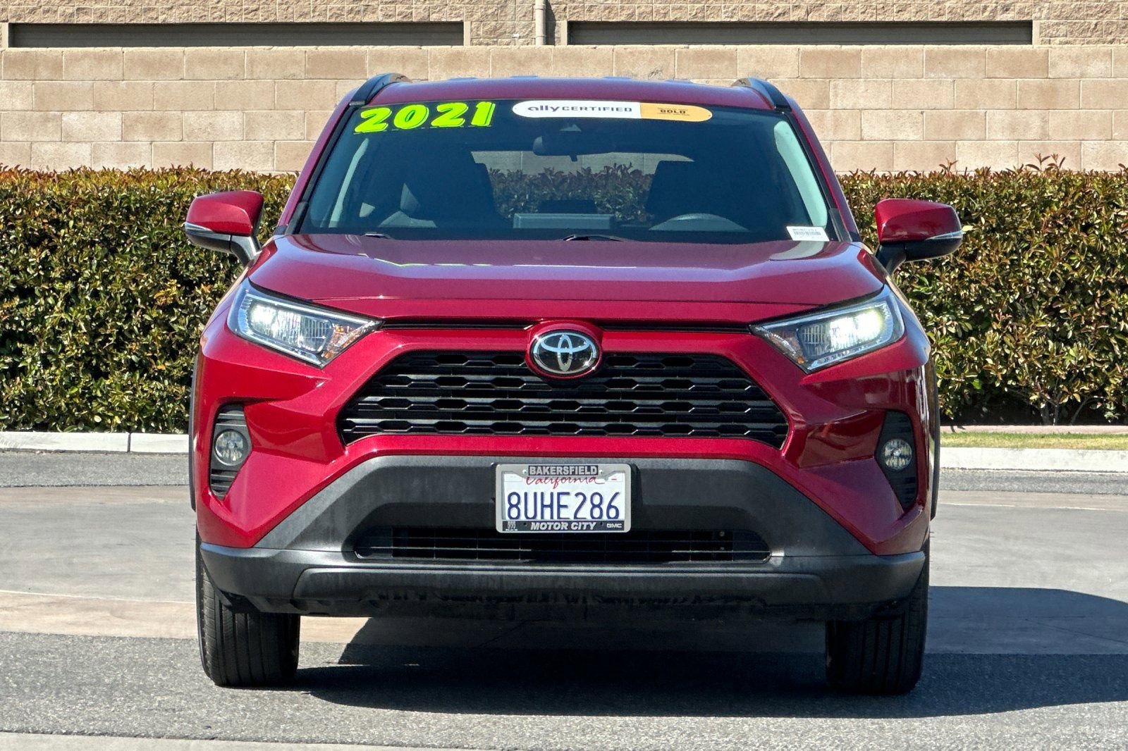 Used 2021 Toyota RAV4 XLE w/ Carpet Mat Package (TMS) image 9