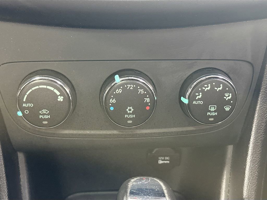 Used 2011 Dodge Avenger Heat image 14