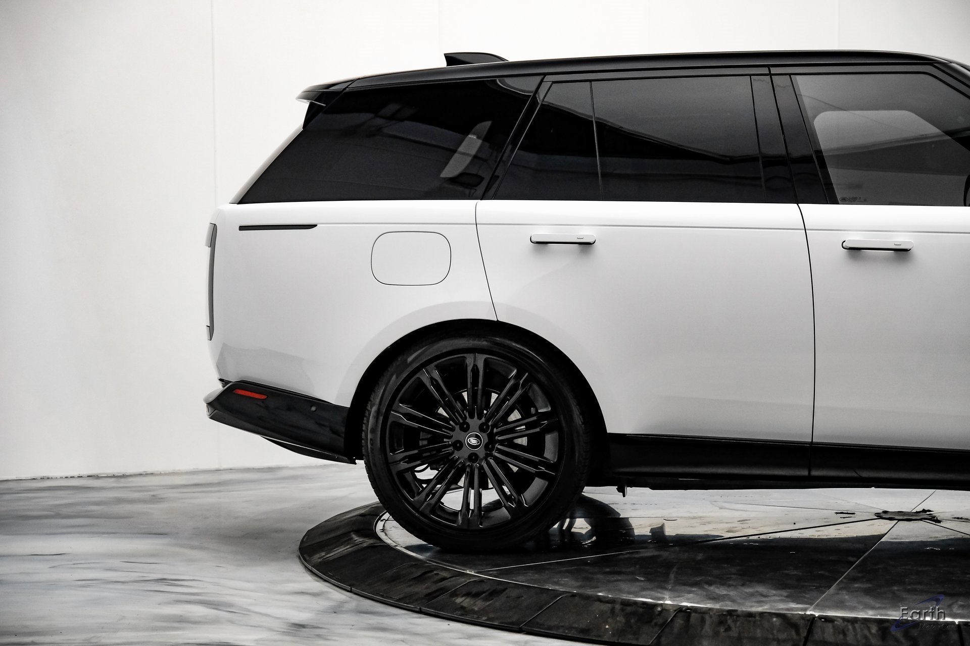Used 2024 Land Rover Range Rover SE image 16