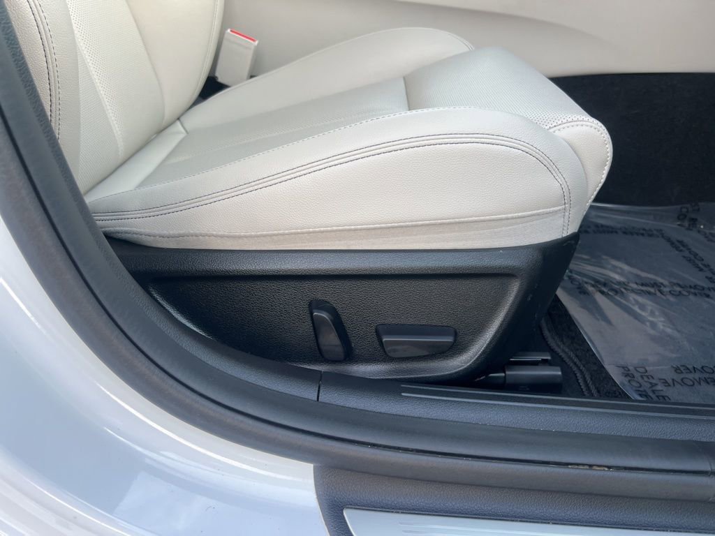 Used 2023 Genesis G70 2.0T RWD image 37