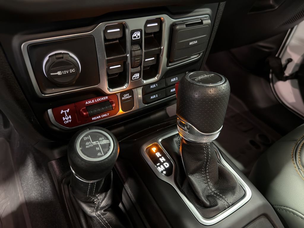 Used 2024 Jeep Gladiator Mojave AWD/4WD image 29