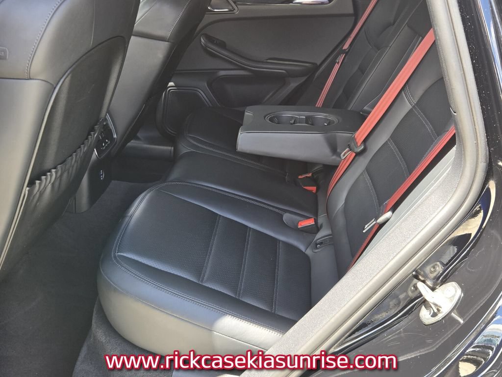 Used 2023 Porsche Macan Turbo AWD/4WD image 11