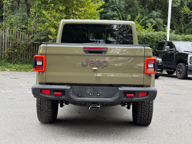 Used 2025 Jeep Gladiator Rubicon AWD/4WD image 5