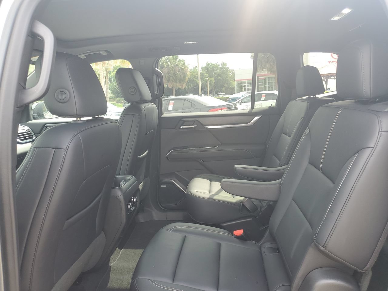 Used 2024 GMC Acadia Elevation w/ Luxury Package FWD image 10