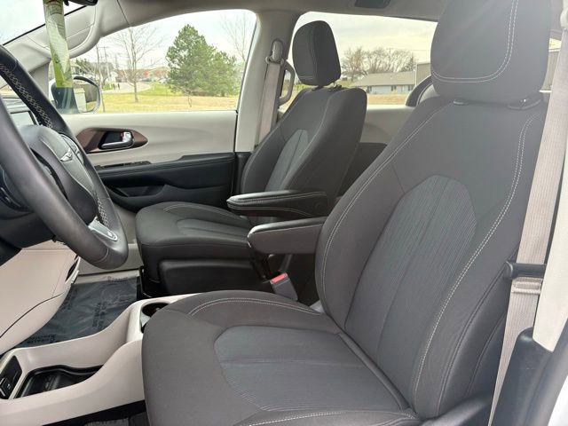 Used 2023 Chrysler Voyager LX image 11