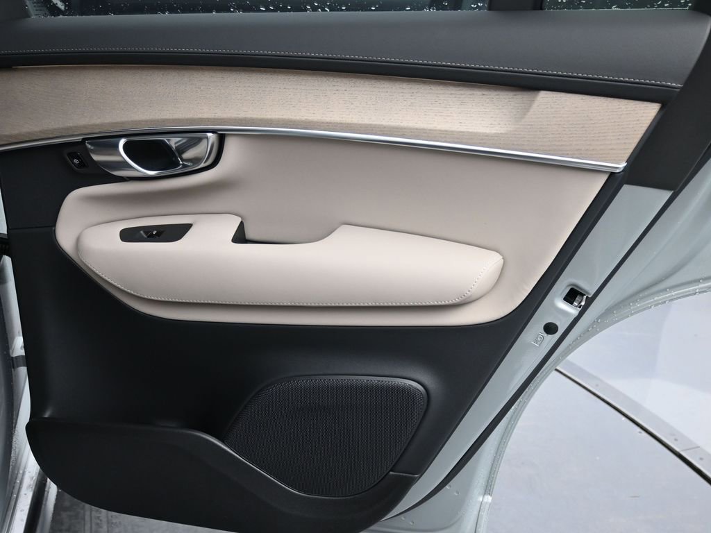 New 2026 Volvo XC90 B6 Plus w/ Protection Package Premier image 16