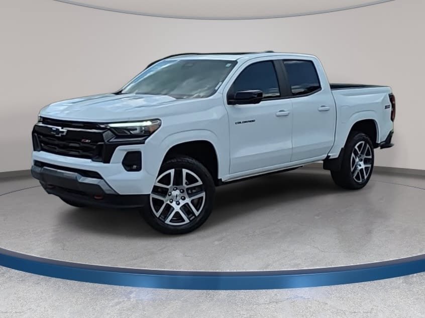 Used 2023 Chevrolet Colorado Z71 w/ Z71 Convenience Package 2 AWD/4WD image 1
