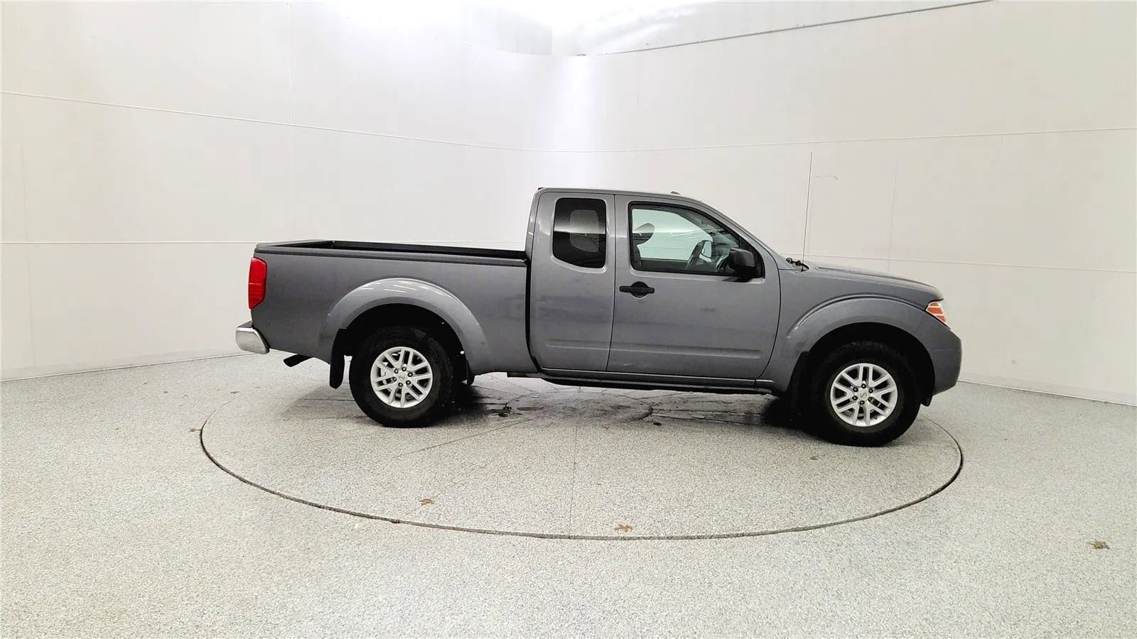 Used 2018 Nissan Frontier SV image 8