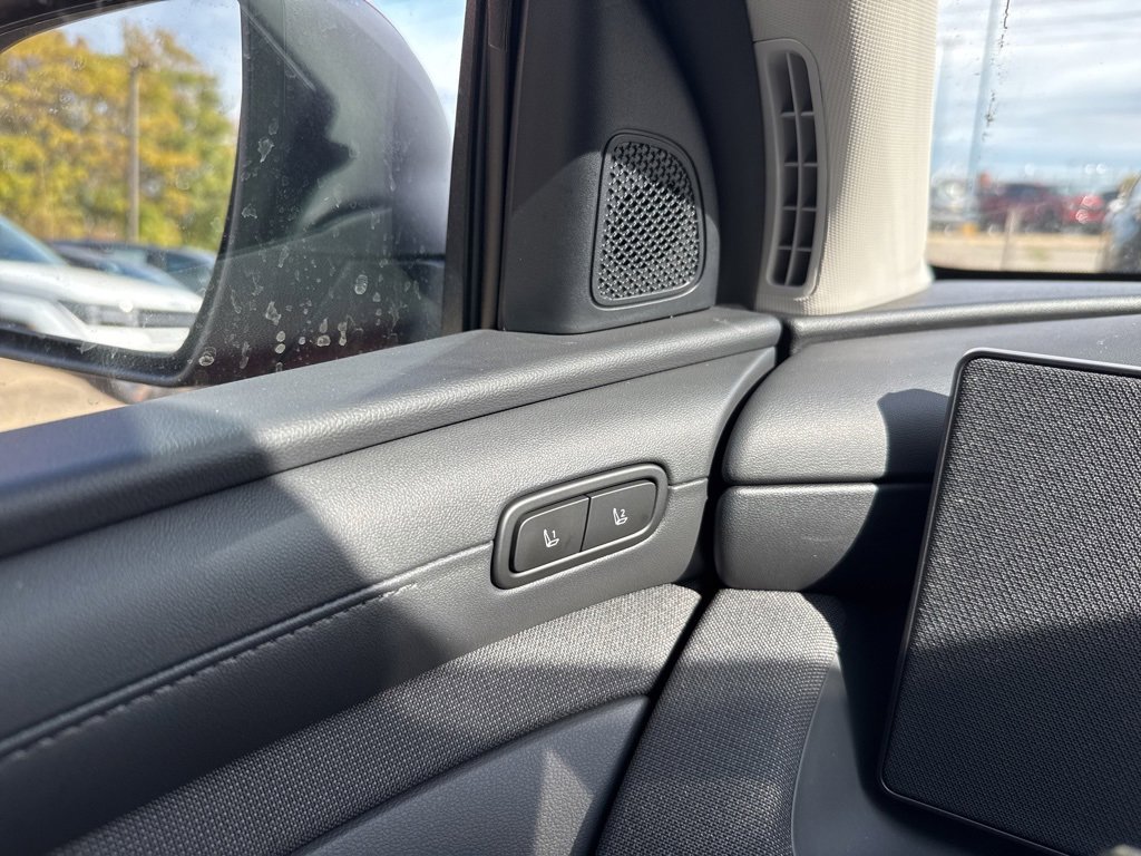 New 2026 Hyundai Tucson Limited image 32