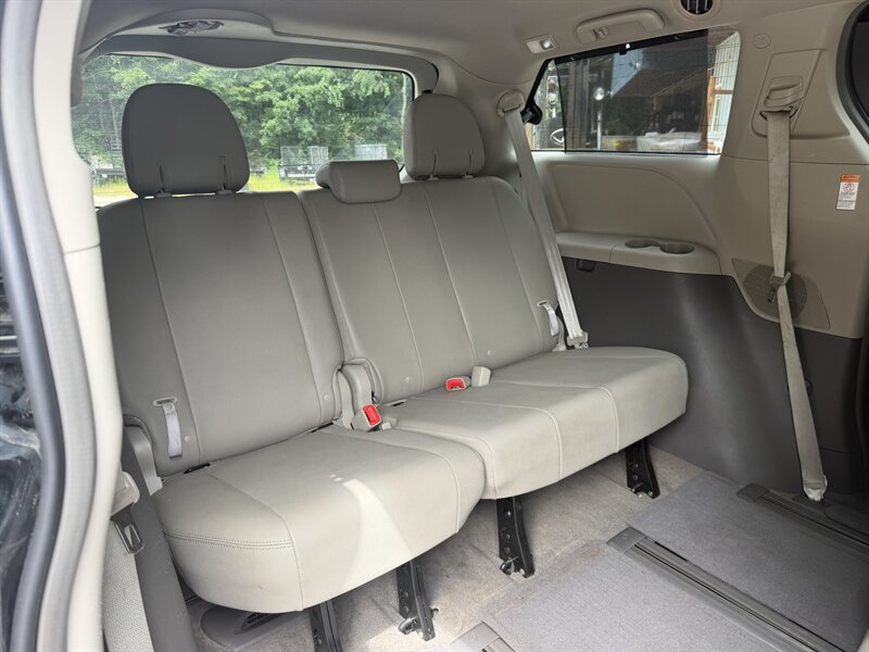 Used 2015 Toyota Sienna XLE w/ XLE Navigation Package AWD/4WD image 59