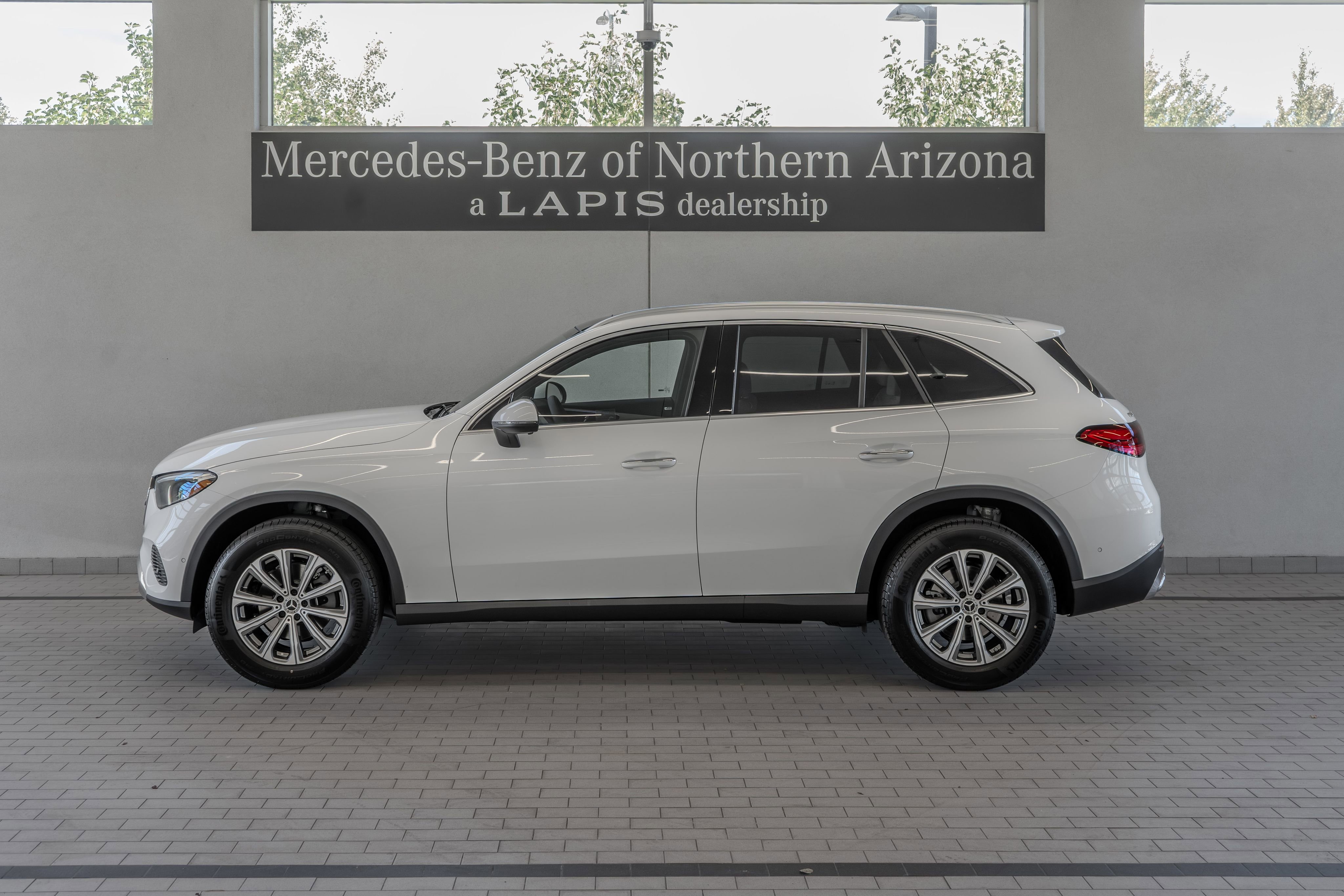 Used 2026 Mercedes-Benz GLC 300 4MATIC image 2