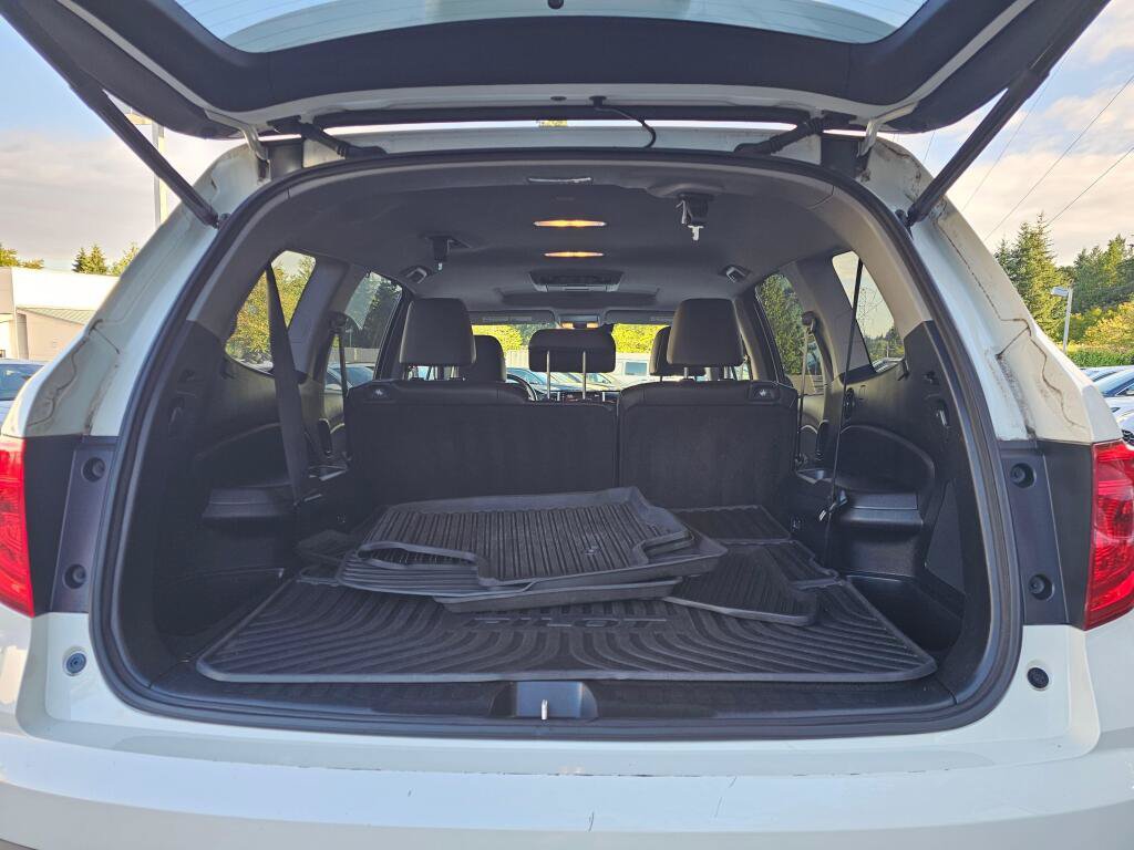 Certified 2018 Honda Pilot Touring image 19