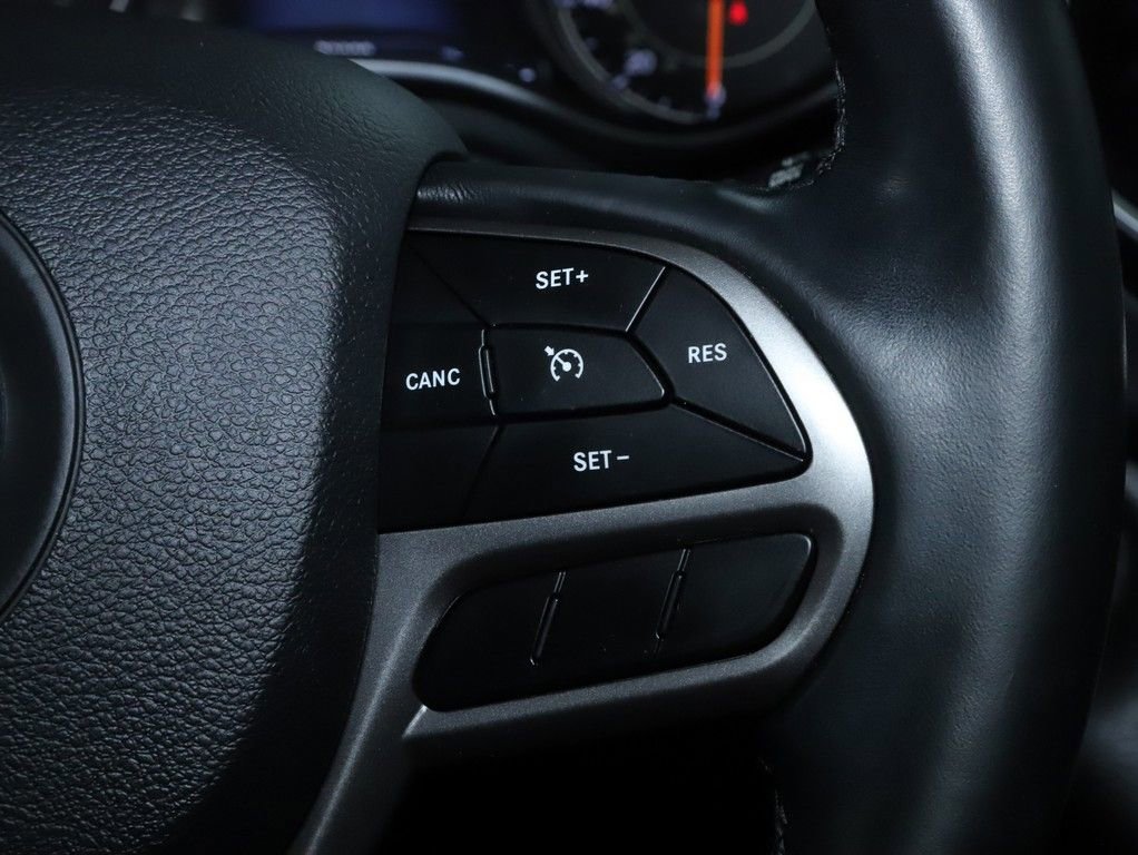 Used 2019 Jeep Cherokee Limited image 24