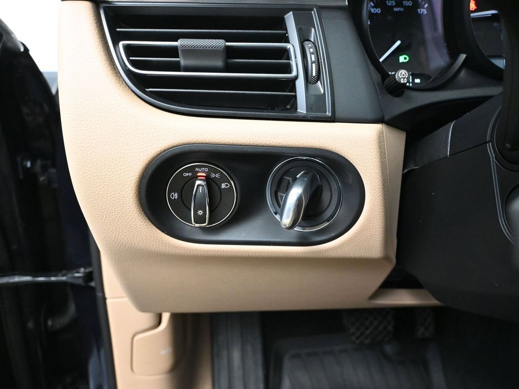 Used 2022 Porsche Macan Base image 35