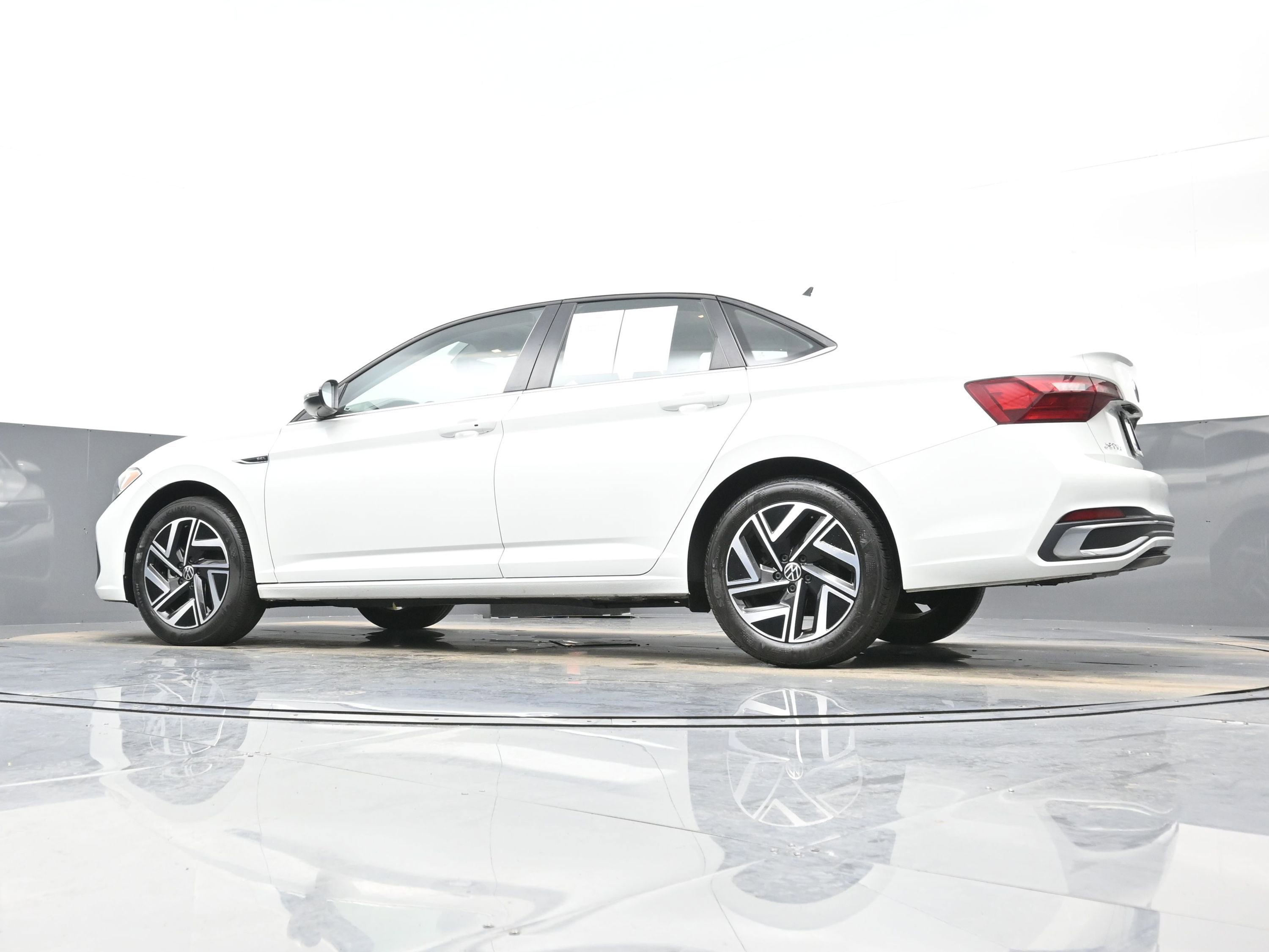 Used 2022 Volkswagen Jetta SEL image 39