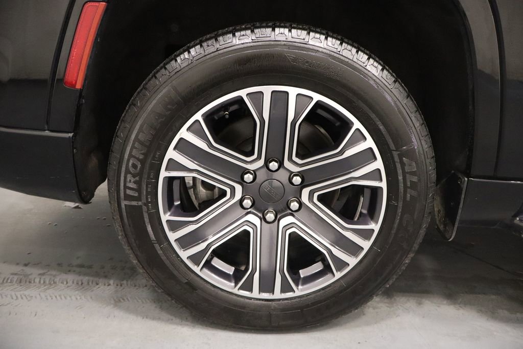 Used 2024 Jeep Wagoneer L Series II w/ Flexible Seating Group image 28