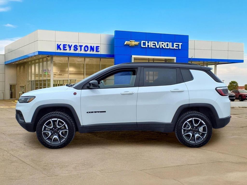 Used 2025 Jeep Compass Trailhawk AWD/4WD image 4
