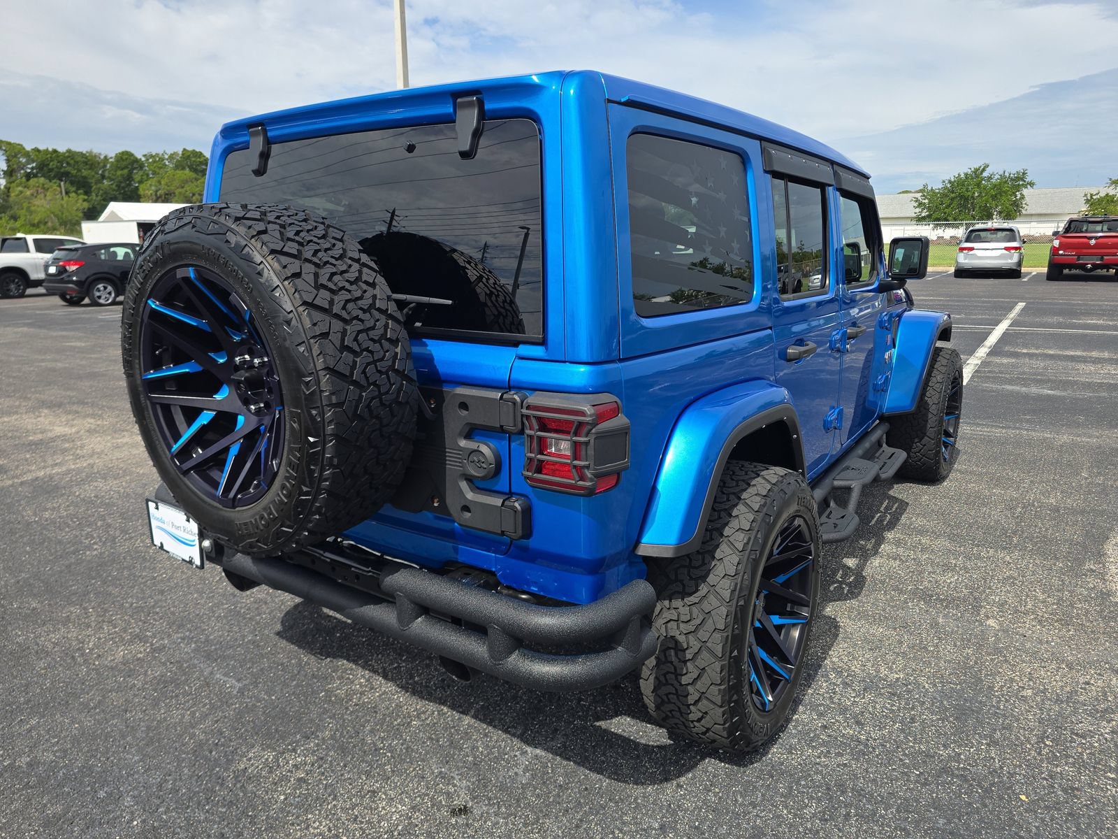 Used 2024 Jeep Wrangler Unlimited Sahara w/ Technology Group AWD/4WD image 4