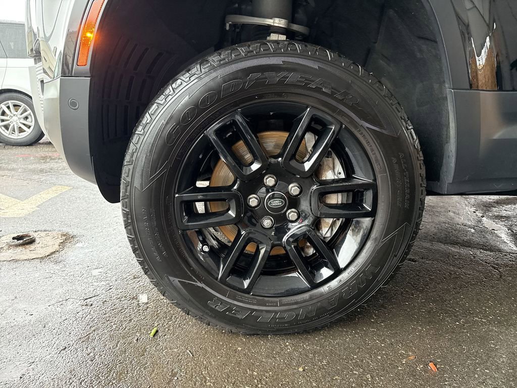 Used 2020 Land Rover Defender 110 SE image 19