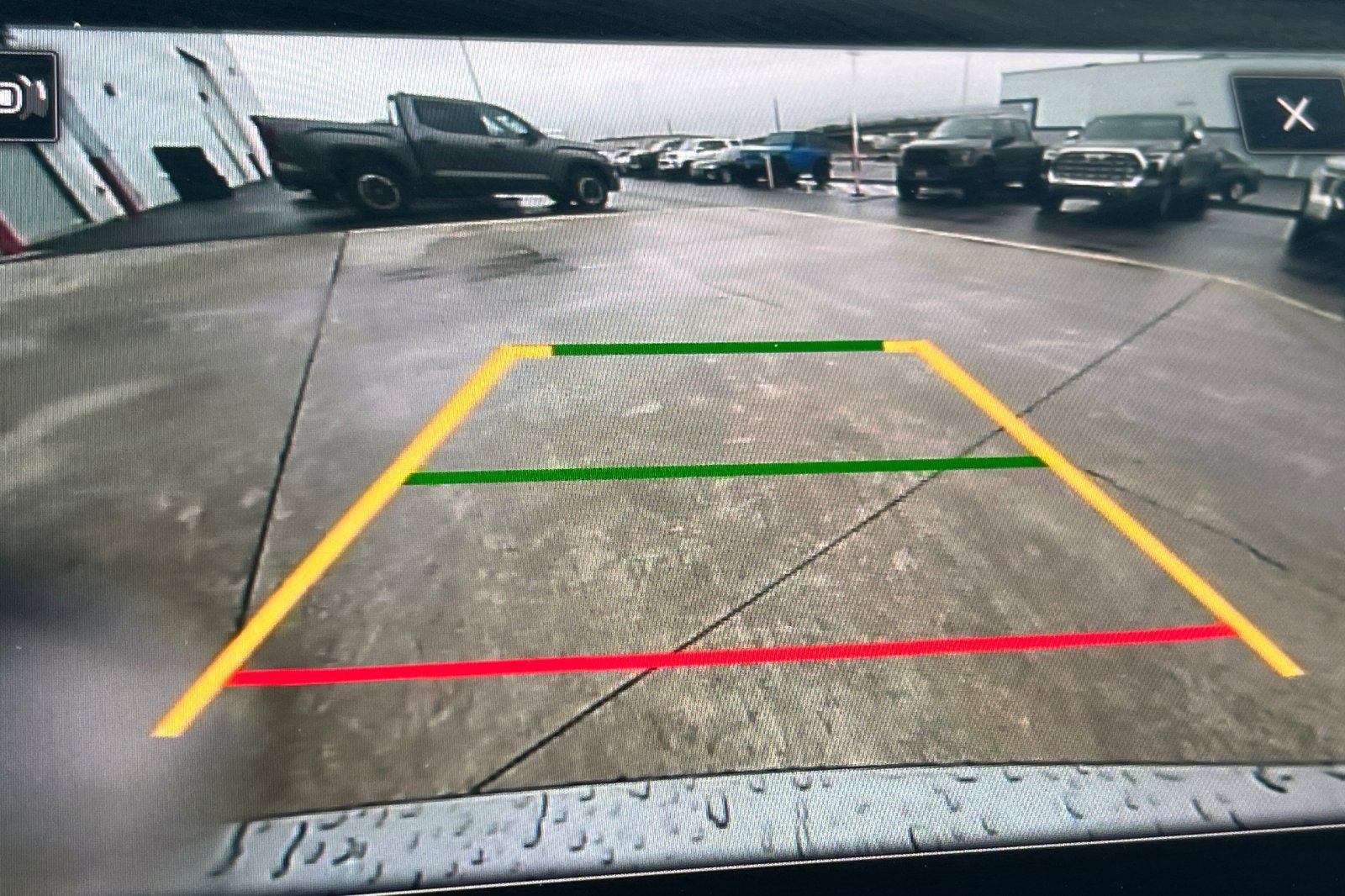 Used 2021 Volkswagen Tiguan SE image 16