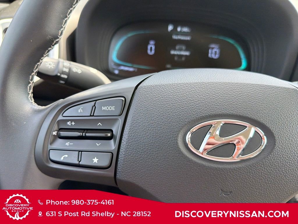 Used 2023 Hyundai Venue Limited image 23