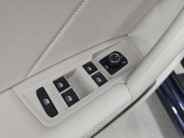 Used 2023 Volkswagen Tiguan SE w/ Panoramic Sunroof Package AWD/4WD image 12