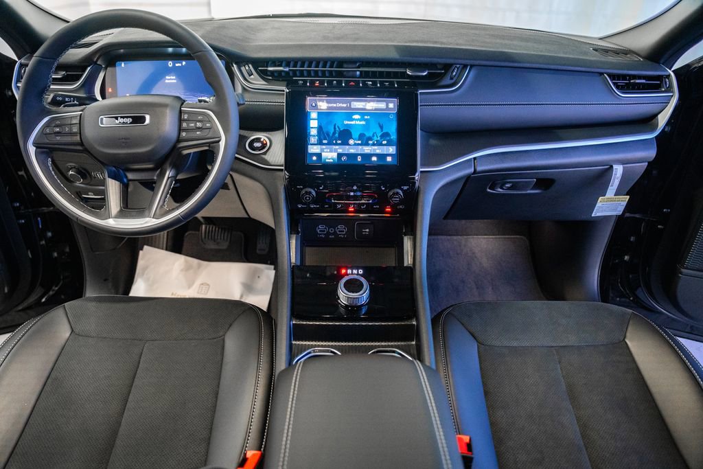 New 2025 Jeep Grand Cherokee 4WD image 19