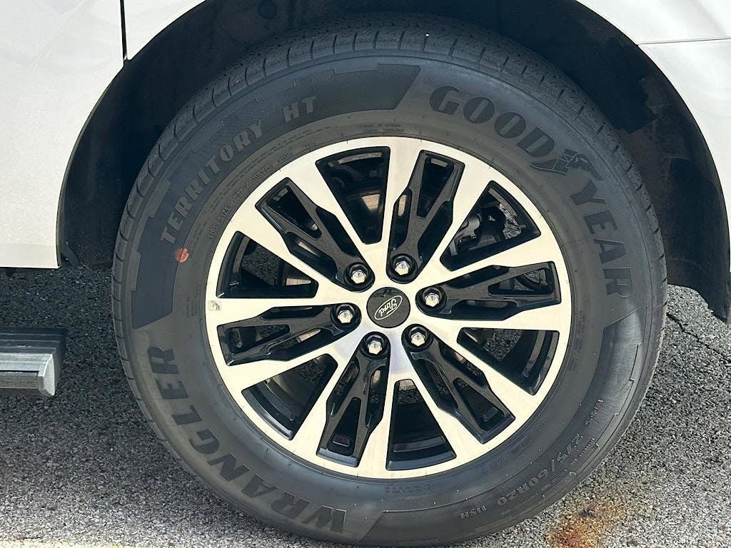 Used 2025 Ford Expedition Max Platinum AWD/4WD image 30