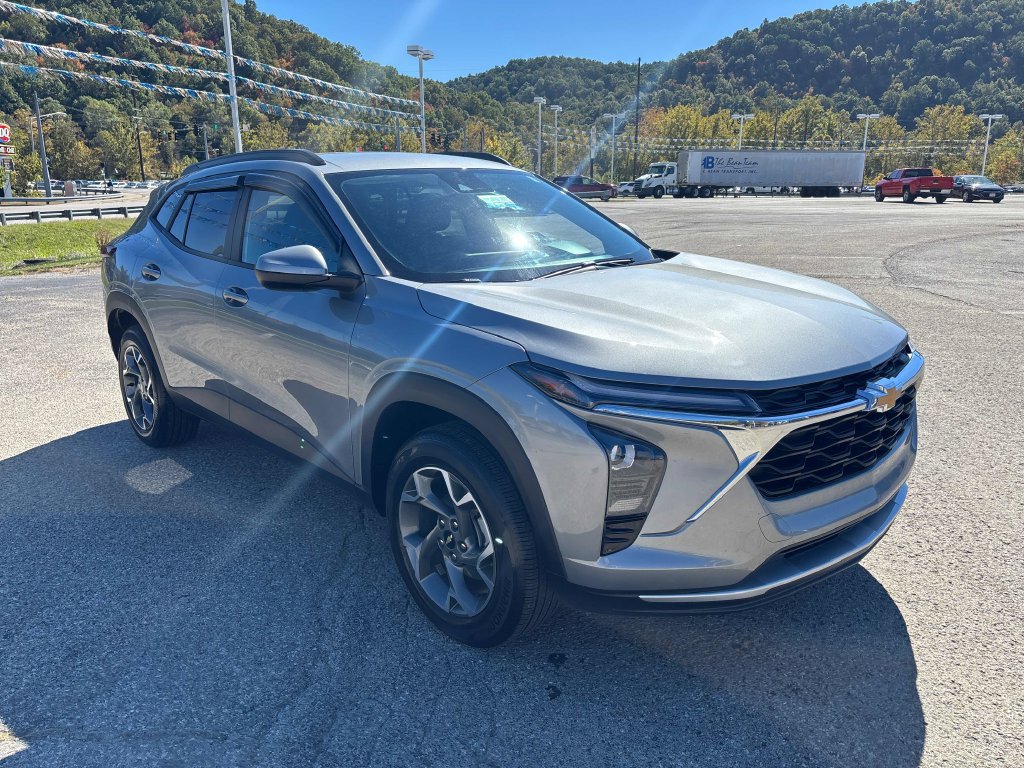 Used 2025 Chevrolet Trax LT w/ Driver Confidence Package FWD image 7