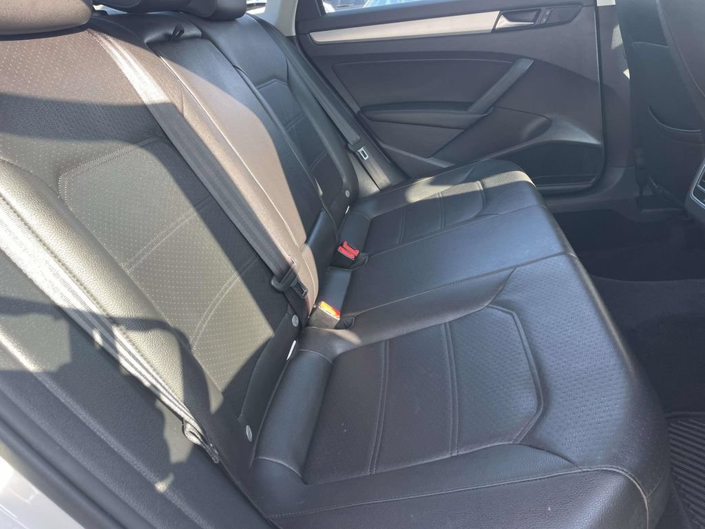 Used 2013 Volkswagen Passat TDI SE FWD image 10
