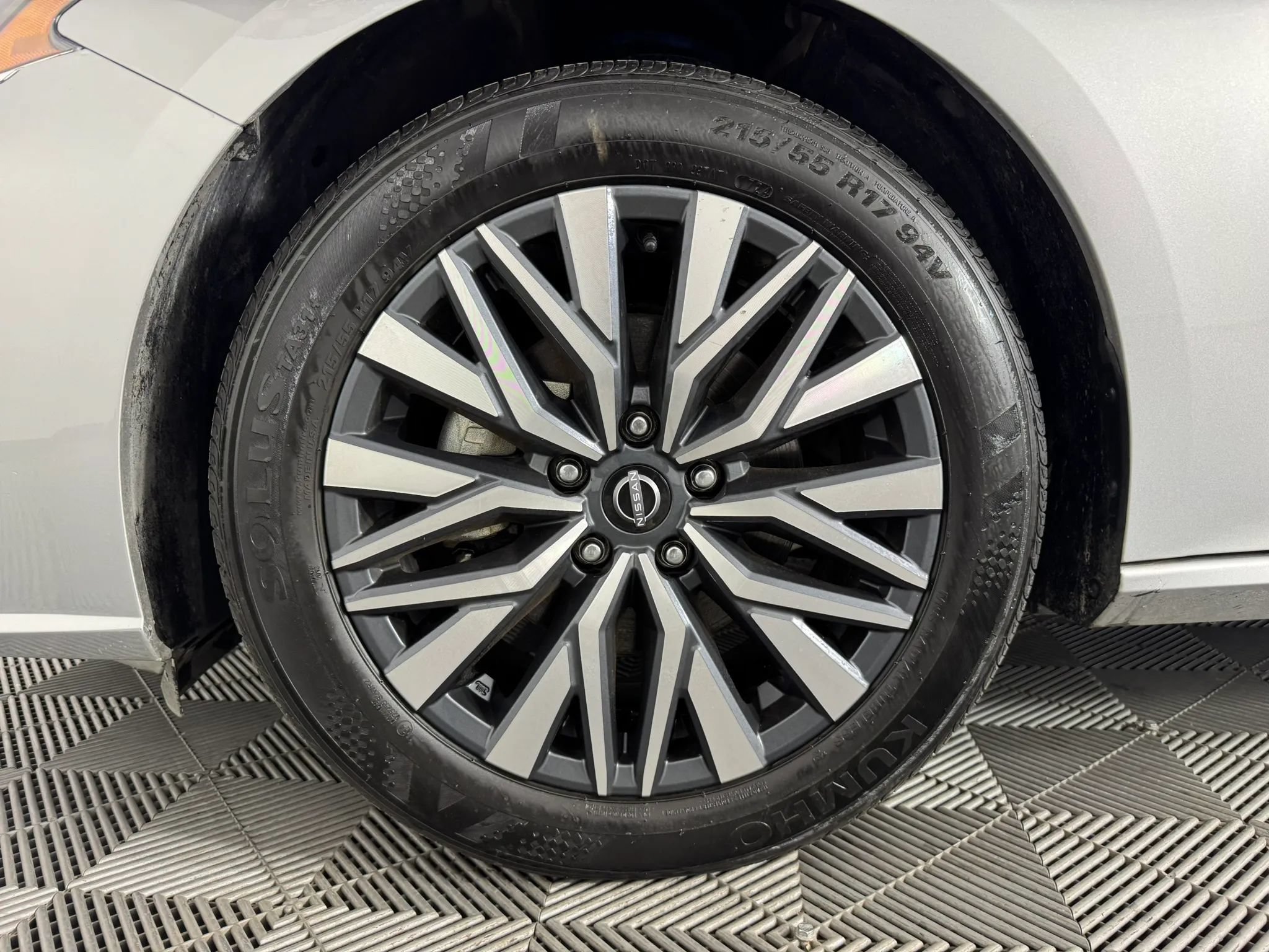 Used 2024 Nissan Altima 2.5 SV FWD image 42