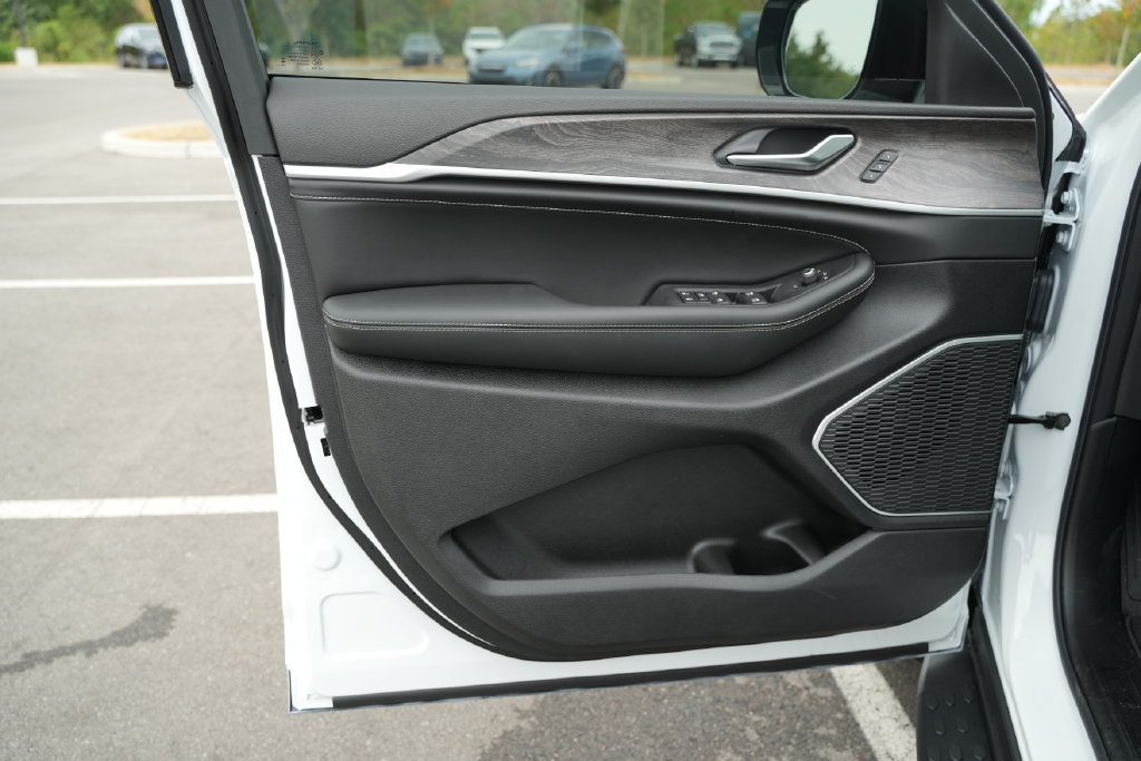 New 2027 Jeep Grand Cherokee L Limited AWD/4WD image 13