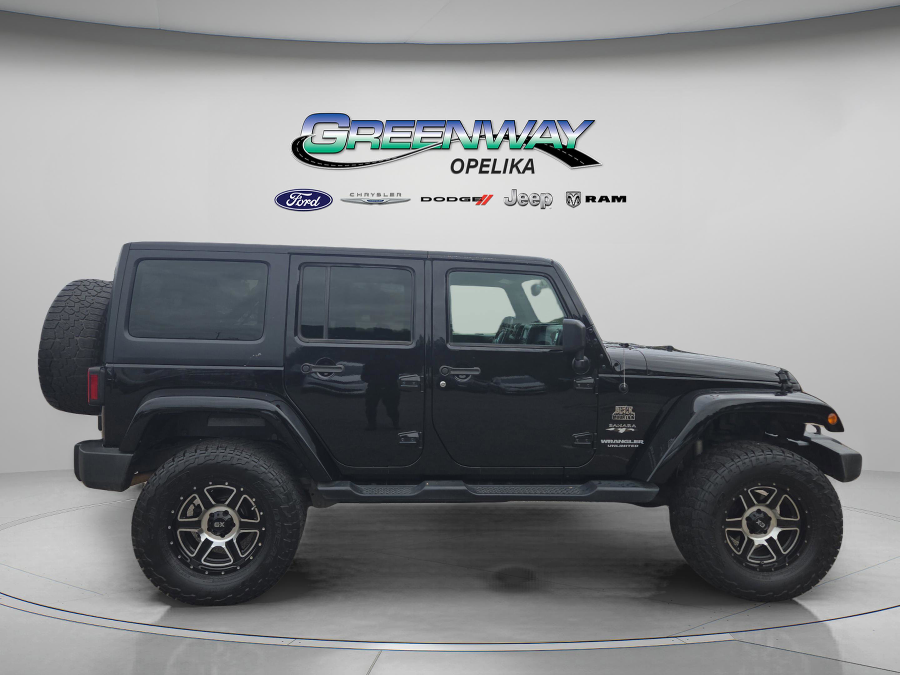 Used 2017 Jeep Wrangler Unlimited Sahara image 8