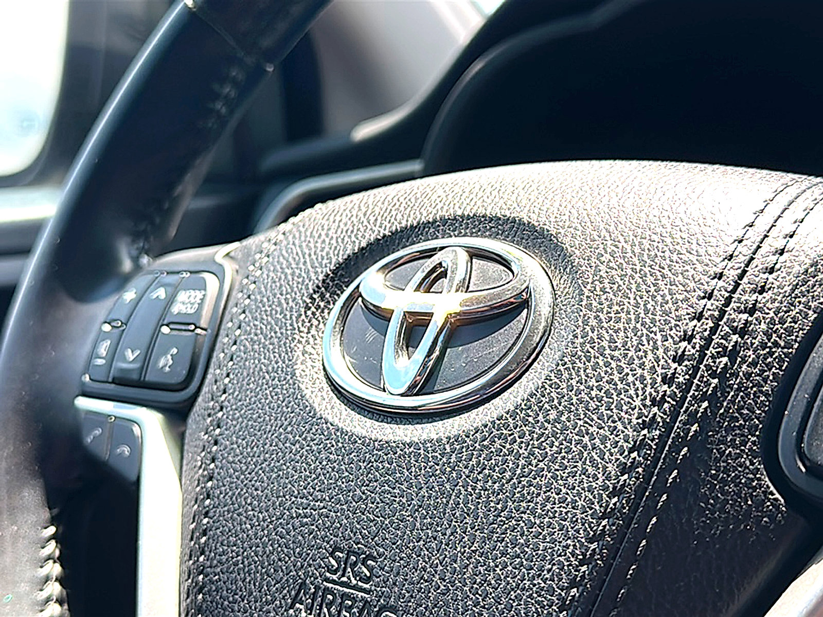 Used 2018 Toyota Highlander Plus FWD image 31