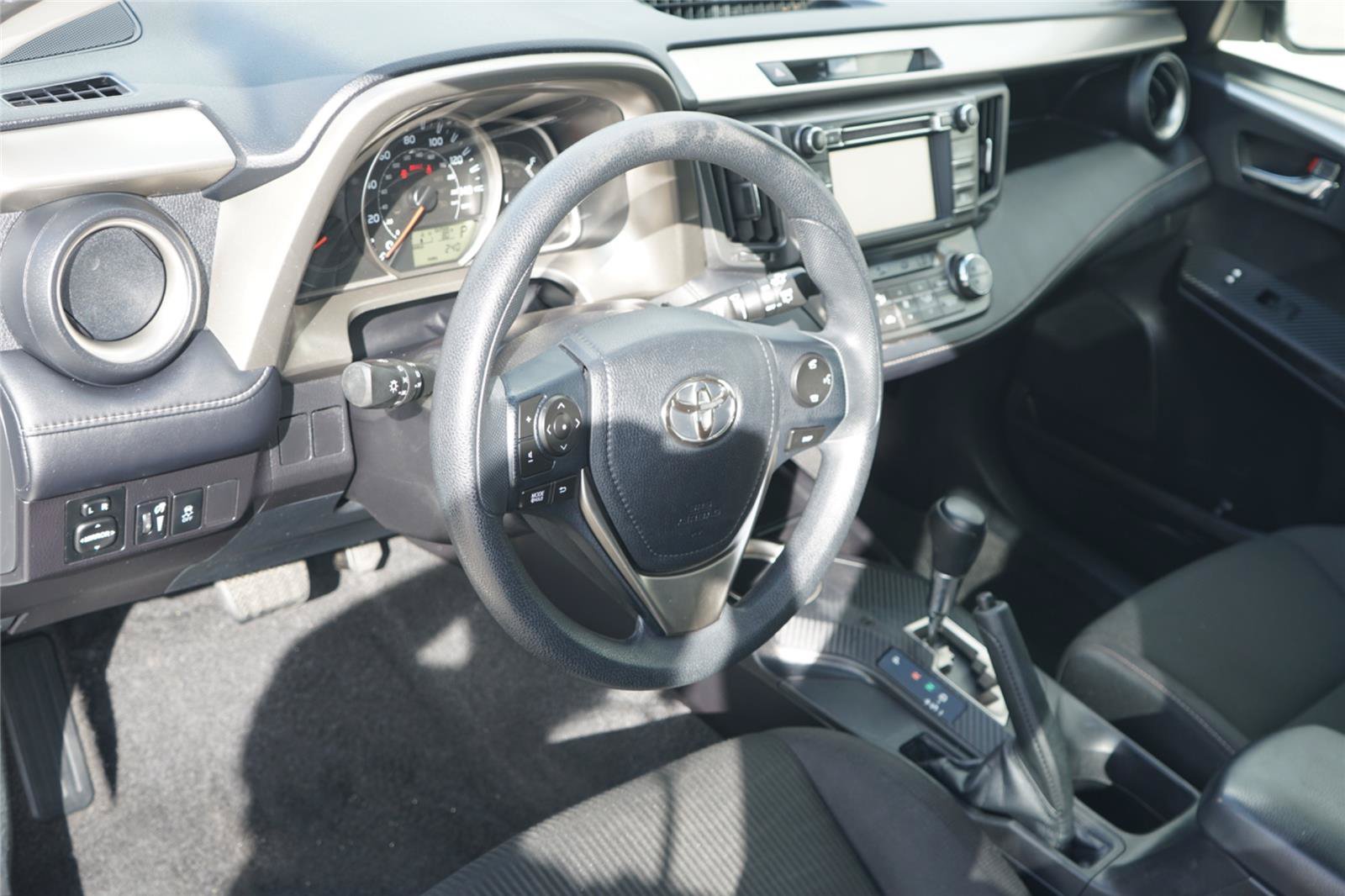 Used 2015 Toyota RAV4 XLE FWD image 9