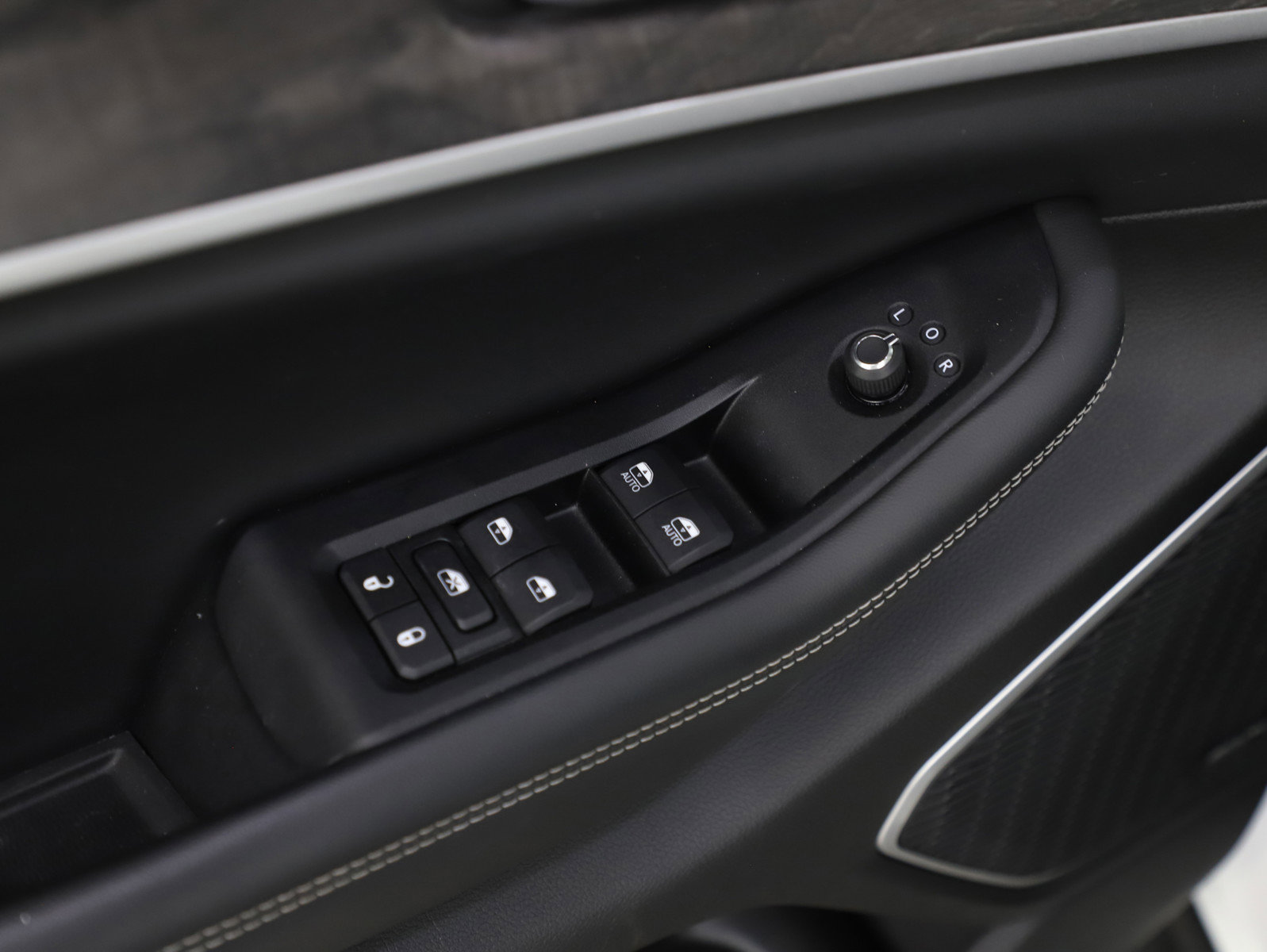 Used 2023 Jeep Grand Cherokee 4WD 4xe w/ Luxury Tech Group II image 19