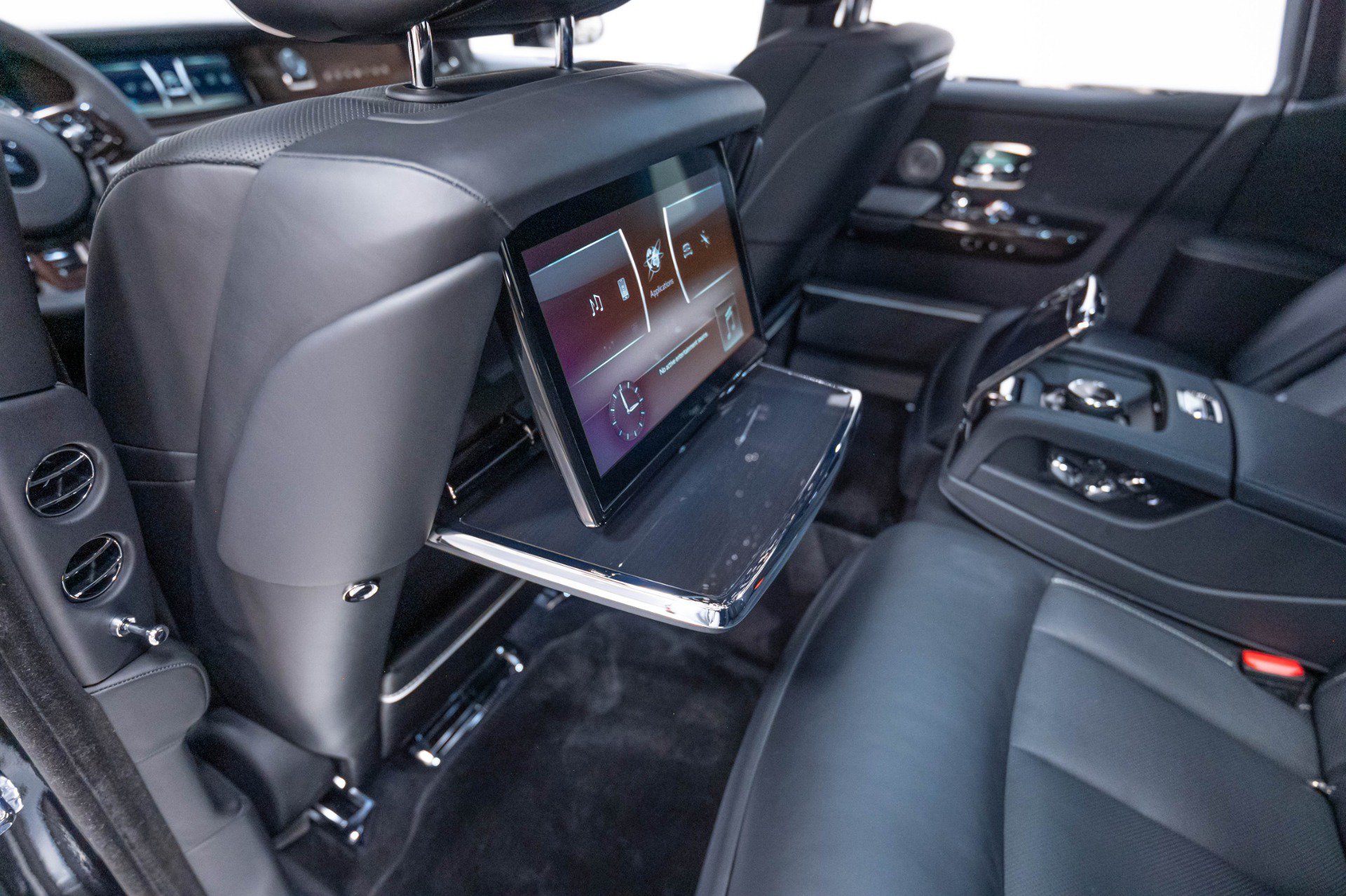 Used 2024 Rolls-Royce Phantom Sedan w/ The Phantom Package RWD image 27