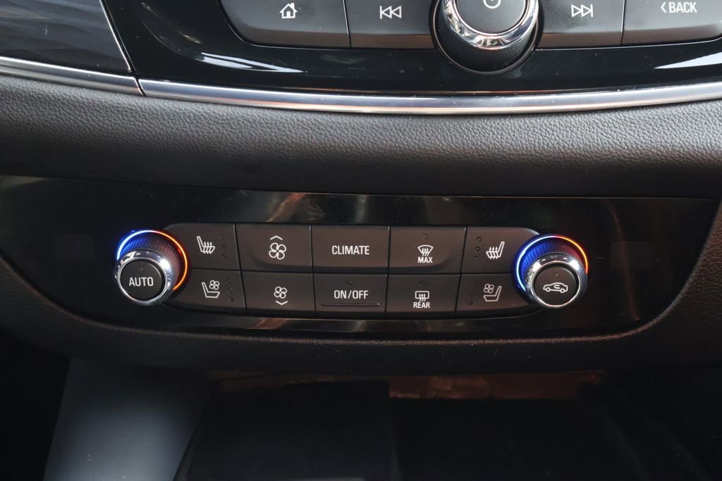Used 2024 Buick Enclave Premium image 18