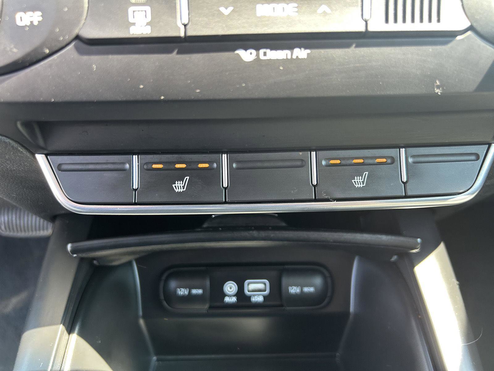 Used 2017 Kia Sorento LX w/ LX Convenience Package image 22