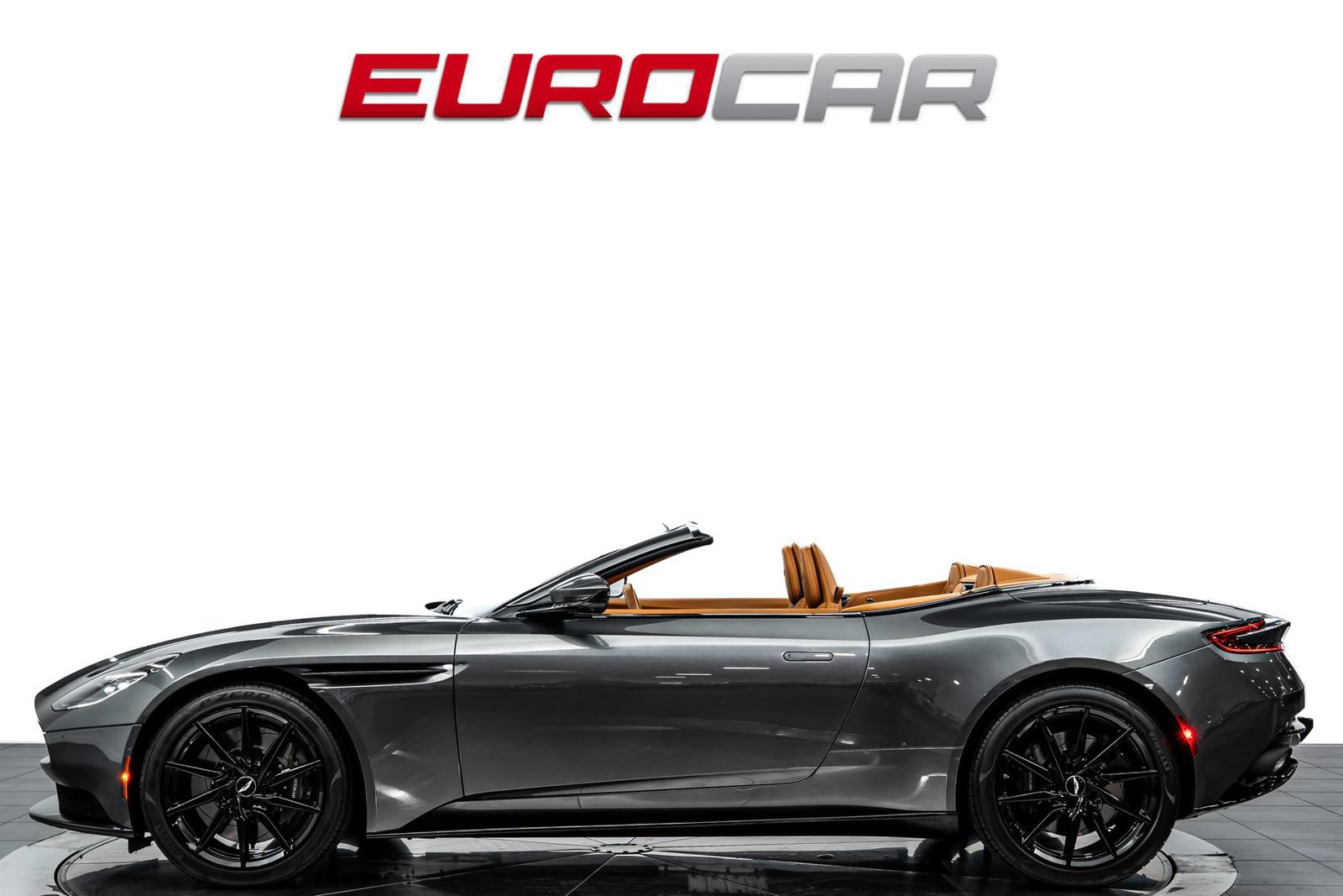 Used 2019 Aston Martin DB11 Volante RWD image 2