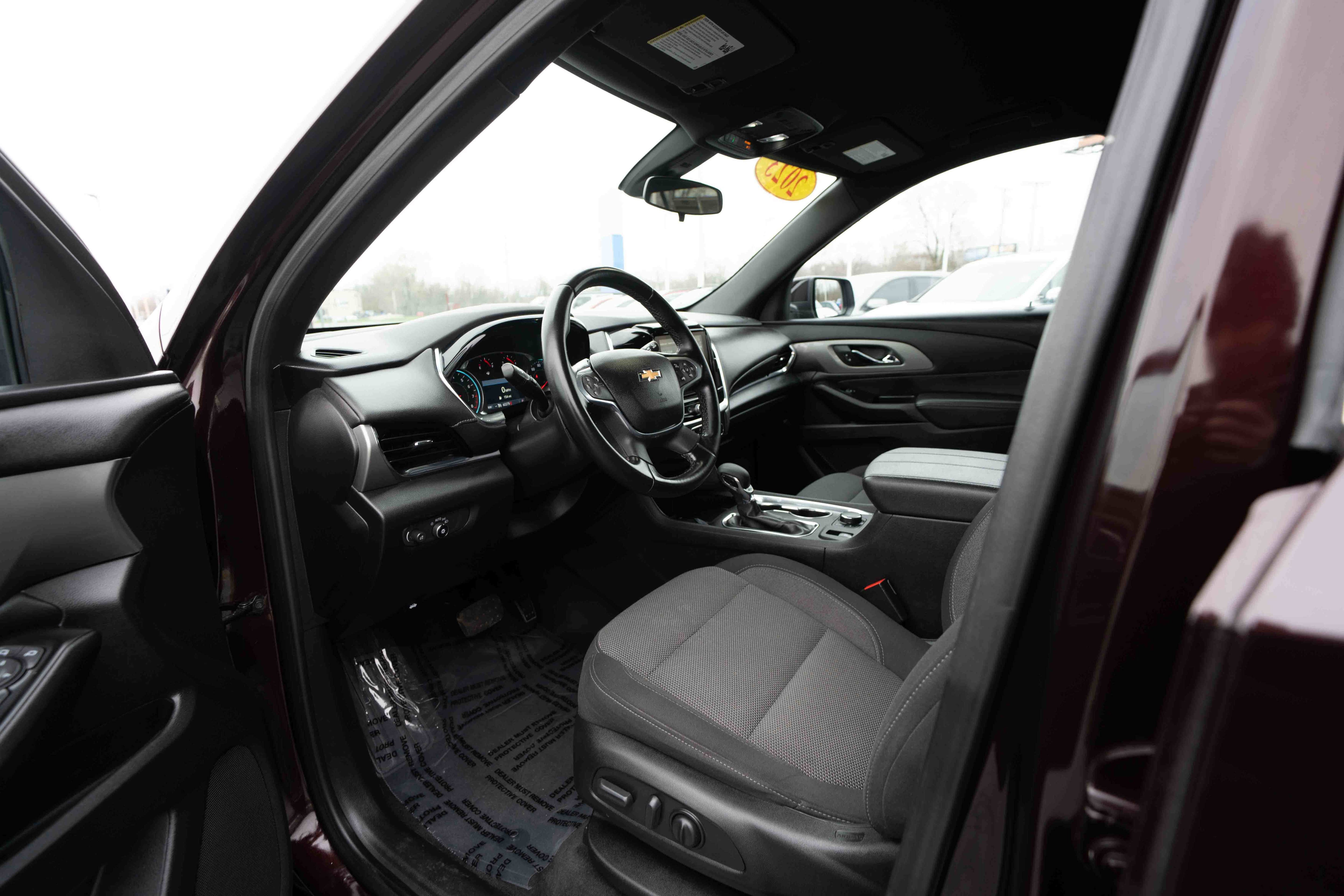 Used 2023 Chevrolet Traverse LT image 8