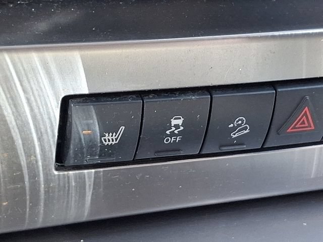 Used 2011 Jeep Liberty Limited w/ Tire & Wheel Group AWD/4WD image 25