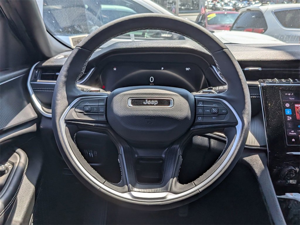 Used 2025 Jeep Grand Cherokee L Altitude image 12