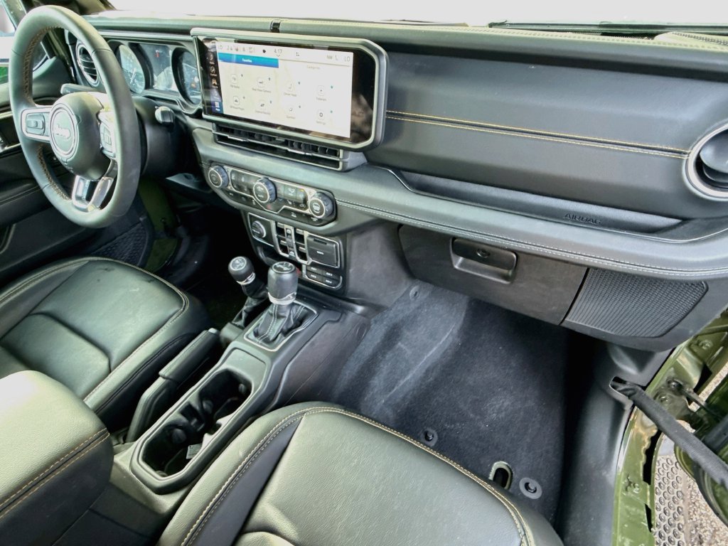 Used 2024 Jeep Wrangler Unlimited Sahara AWD/4WD image 33
