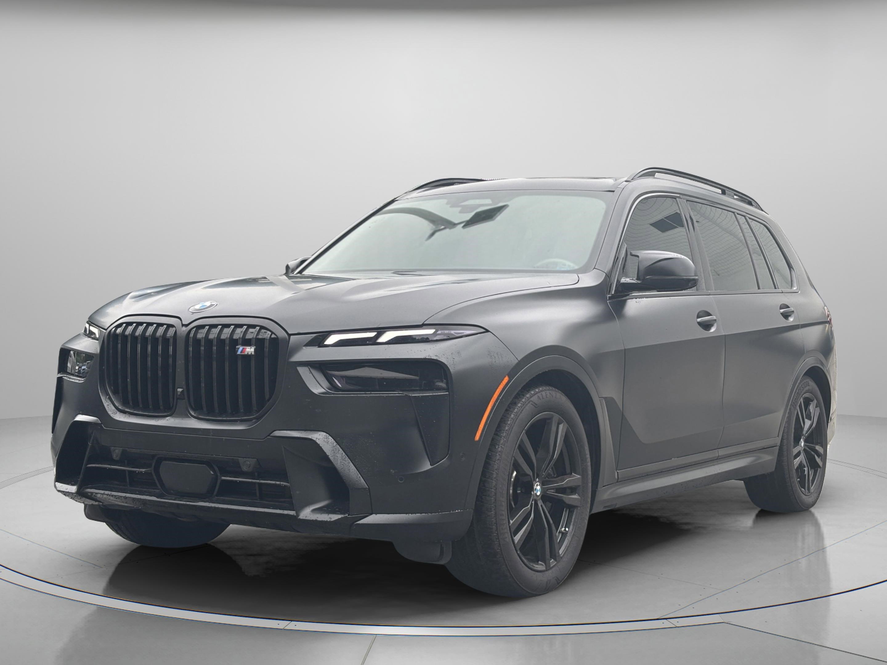 Used 2024 BMW X7 M60i image 1