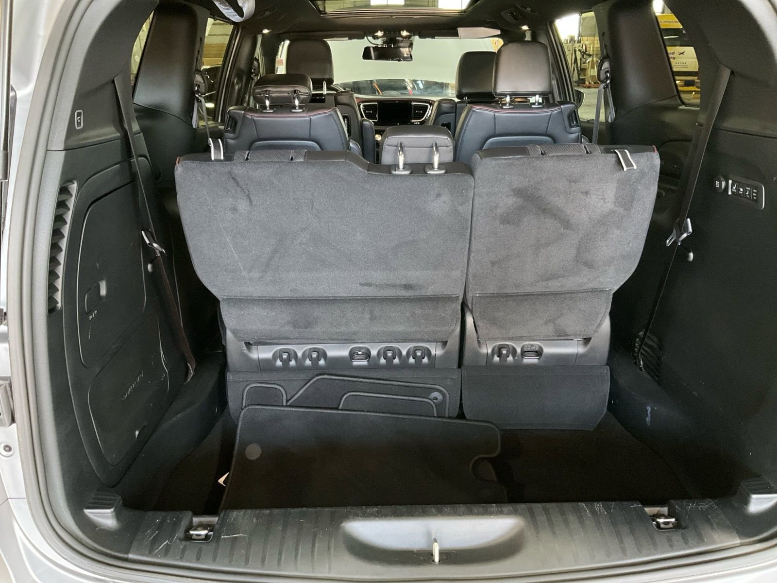 Used 2020 Chrysler Pacifica Limited image 20