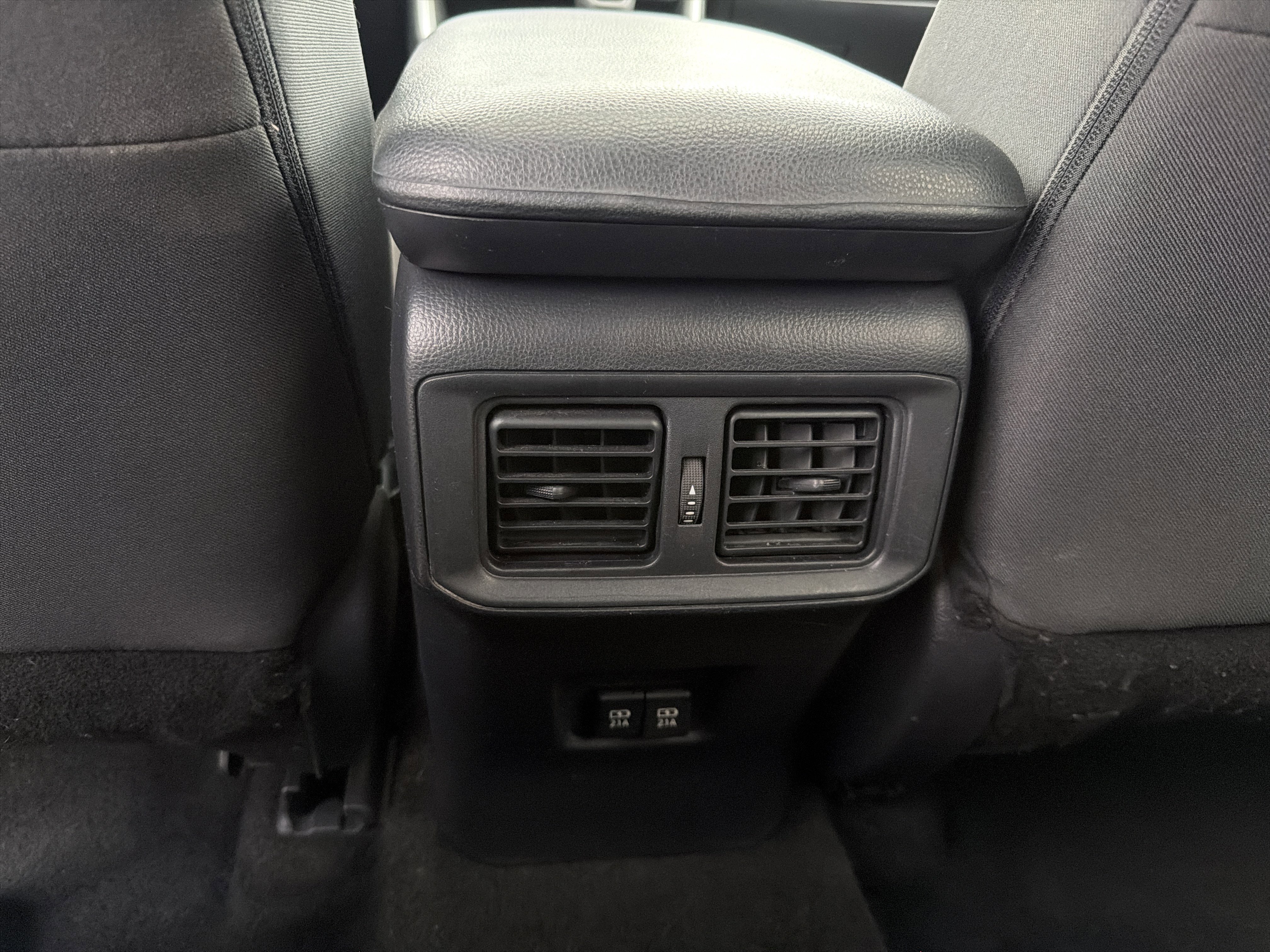 Used 2021 Toyota RAV4 XLE w/ Convenience Package image 7