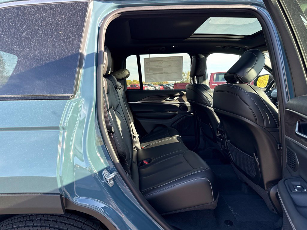 New 2027 Jeep Grand Cherokee Limited AWD/4WD image 14